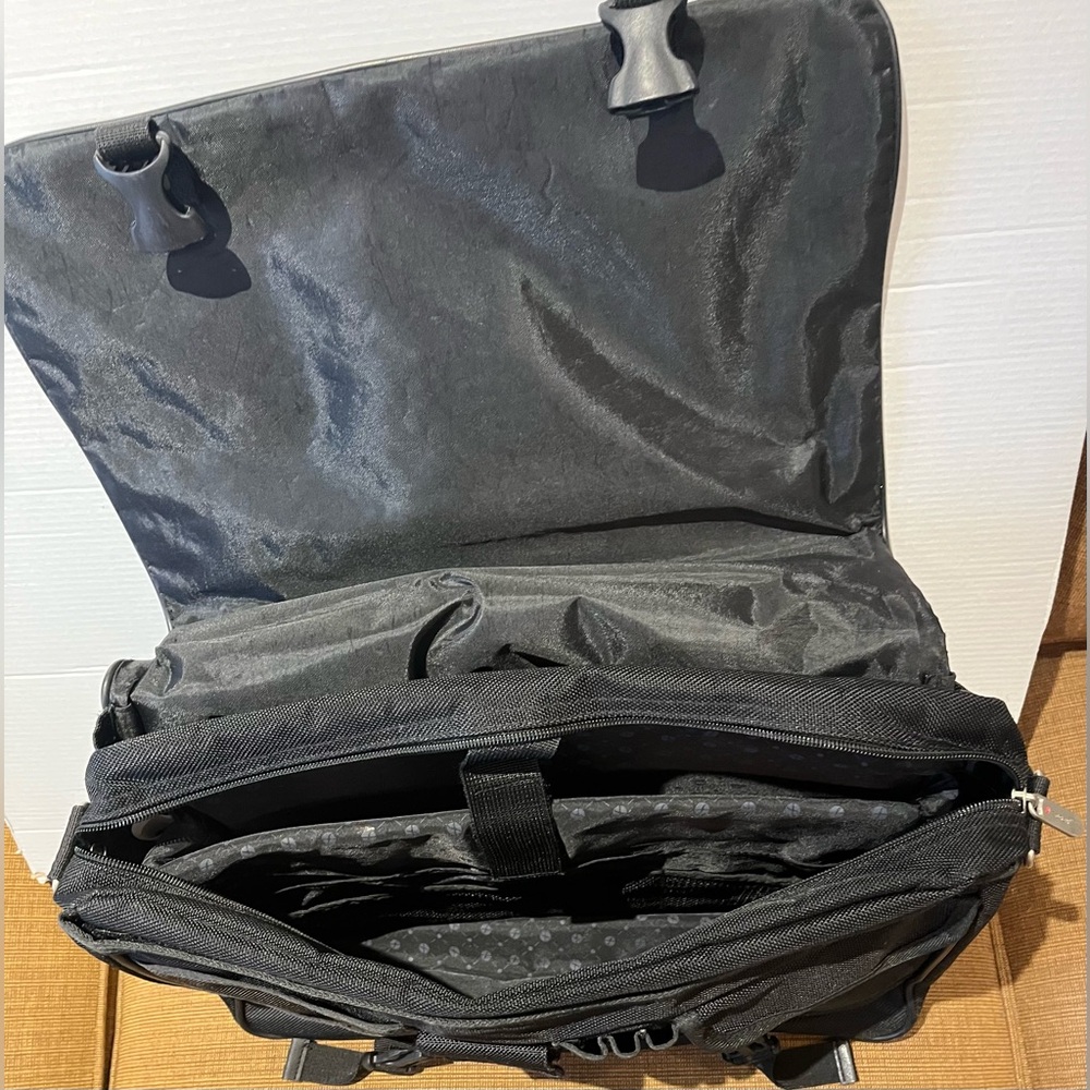 Foray Messenger Computer Shoulder Bag - Picture 9 of 15